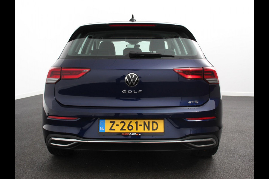 Volkswagen Golf 1.5 eTSI 150pk DSG Style Navigatie Apple Carplay/Android Auto Parkeersensoren Camera Park Assist Adaptive Cruise Control Blind Spot Assist Stoel- en stuurverwarming Ledverlichting Virtual Cockpit Lane Assist Climatronic