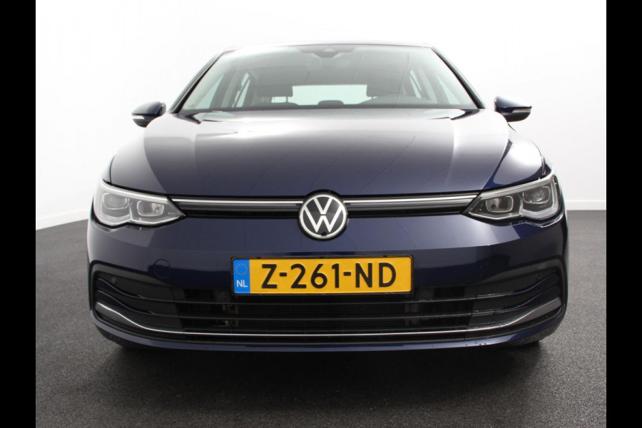 Volkswagen Golf 1.5 eTSI 150pk DSG Style Navigatie Apple Carplay/Android Auto Parkeersensoren Camera Park Assist Adaptive Cruise Control Blind Spot Assist Stoel- en stuurverwarming Ledverlichting Virtual Cockpit Lane Assist Climatronic
