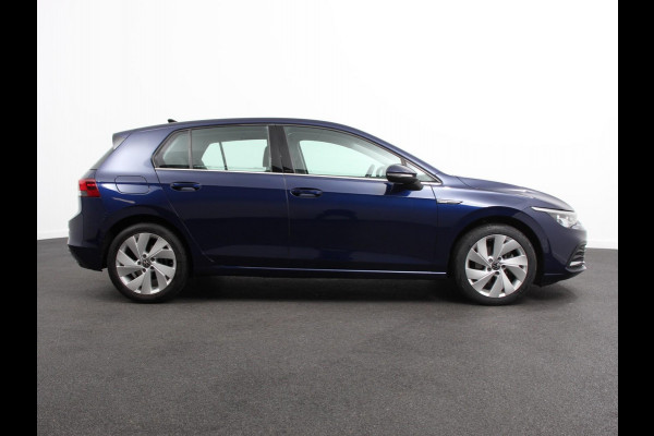 Volkswagen Golf 1.5 eTSI 150pk DSG Style Navigatie Apple Carplay/Android Auto Parkeersensoren Camera Park Assist Adaptive Cruise Control Blind Spot Assist Stoel- en stuurverwarming Ledverlichting Virtual Cockpit Lane Assist Climatronic