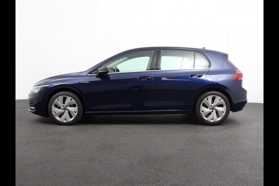 Volkswagen Golf 1.5 eTSI 150pk DSG Style Navigatie Apple Carplay/Android Auto Parkeersensoren Camera Park Assist Adaptive Cruise Control Blind Spot Assist Stoel- en stuurverwarming Ledverlichting Virtual Cockpit Lane Assist Climatronic