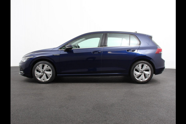 Volkswagen Golf 1.5 eTSI 150pk DSG Style Navigatie Apple Carplay/Android Auto Parkeersensoren Camera Park Assist Adaptive Cruise Control Blind Spot Assist Stoel- en stuurverwarming Ledverlichting Virtual Cockpit Lane Assist Climatronic