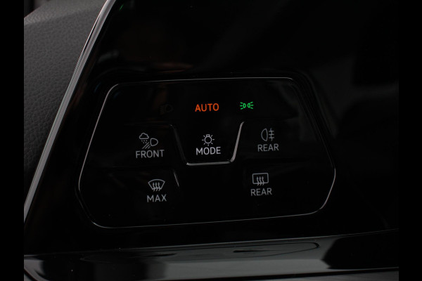 Volkswagen Golf 1.5 eTSI 150pk DSG Style Navigatie Apple Carplay/Android Auto Parkeersensoren Camera Park Assist Adaptive Cruise Control Blind Spot Assist Stoel- en stuurverwarming Ledverlichting Virtual Cockpit Lane Assist Climatronic