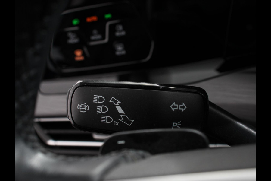 Volkswagen Golf 1.5 eTSI 150pk DSG Style Navigatie Apple Carplay/Android Auto Parkeersensoren Camera Park Assist Adaptive Cruise Control Blind Spot Assist Stoel- en stuurverwarming Ledverlichting Virtual Cockpit Lane Assist Climatronic