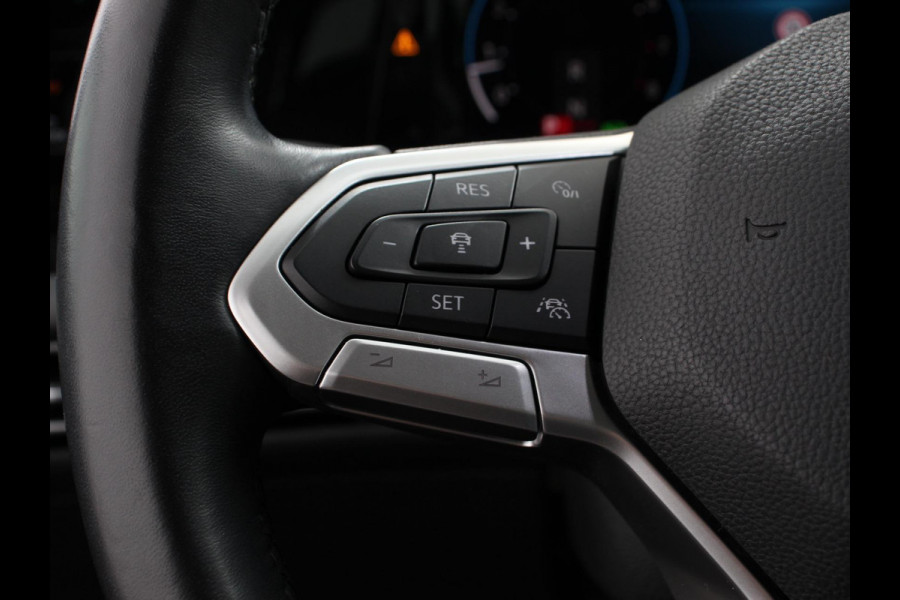 Volkswagen Golf 1.5 eTSI 150pk DSG Style Navigatie Apple Carplay/Android Auto Parkeersensoren Camera Park Assist Adaptive Cruise Control Blind Spot Assist Stoel- en stuurverwarming Ledverlichting Virtual Cockpit Lane Assist Climatronic