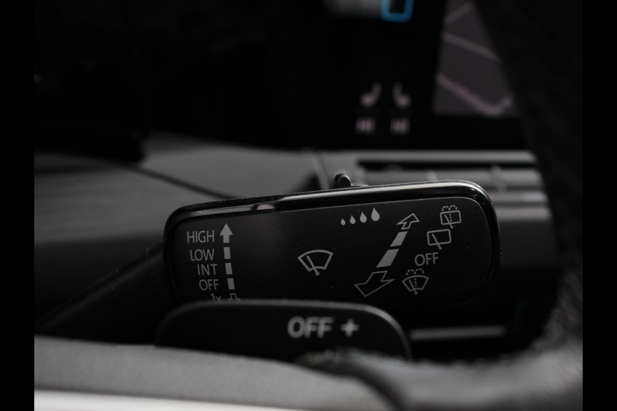Volkswagen Golf 1.5 eTSI 150pk DSG Style Navigatie Apple Carplay/Android Auto Parkeersensoren Camera Park Assist Adaptive Cruise Control Blind Spot Assist Stoel- en stuurverwarming Ledverlichting Virtual Cockpit Lane Assist Climatronic
