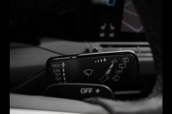 Volkswagen Golf 1.5 eTSI 150pk DSG Style Navigatie Apple Carplay/Android Auto Parkeersensoren Camera Park Assist Adaptive Cruise Control Blind Spot Assist Stoel- en stuurverwarming Ledverlichting Virtual Cockpit Lane Assist Climatronic