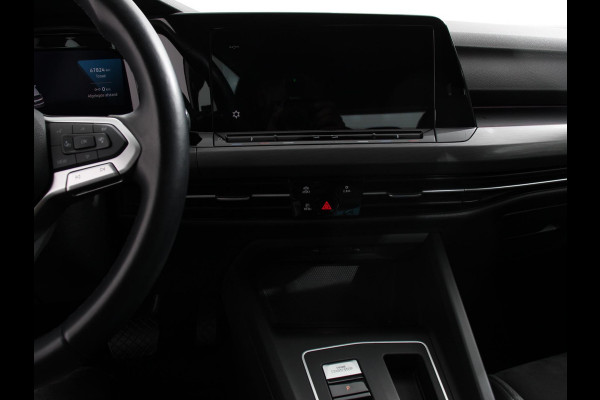Volkswagen Golf 1.5 eTSI 150pk DSG Style Navigatie Apple Carplay/Android Auto Parkeersensoren Camera Park Assist Adaptive Cruise Control Blind Spot Assist Stoel- en stuurverwarming Ledverlichting Virtual Cockpit Lane Assist Climatronic
