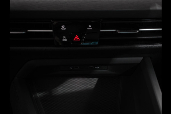 Volkswagen Golf 1.5 eTSI 150pk DSG Style Navigatie Apple Carplay/Android Auto Parkeersensoren Camera Park Assist Adaptive Cruise Control Blind Spot Assist Stoel- en stuurverwarming Ledverlichting Virtual Cockpit Lane Assist Climatronic