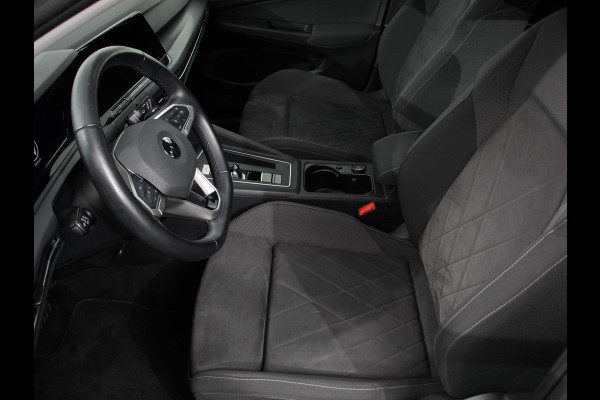 Volkswagen Golf 1.5 eTSI 150pk DSG Style Navigatie Apple Carplay/Android Auto Parkeersensoren Camera Park Assist Adaptive Cruise Control Blind Spot Assist Stoel- en stuurverwarming Ledverlichting Virtual Cockpit Lane Assist Climatronic