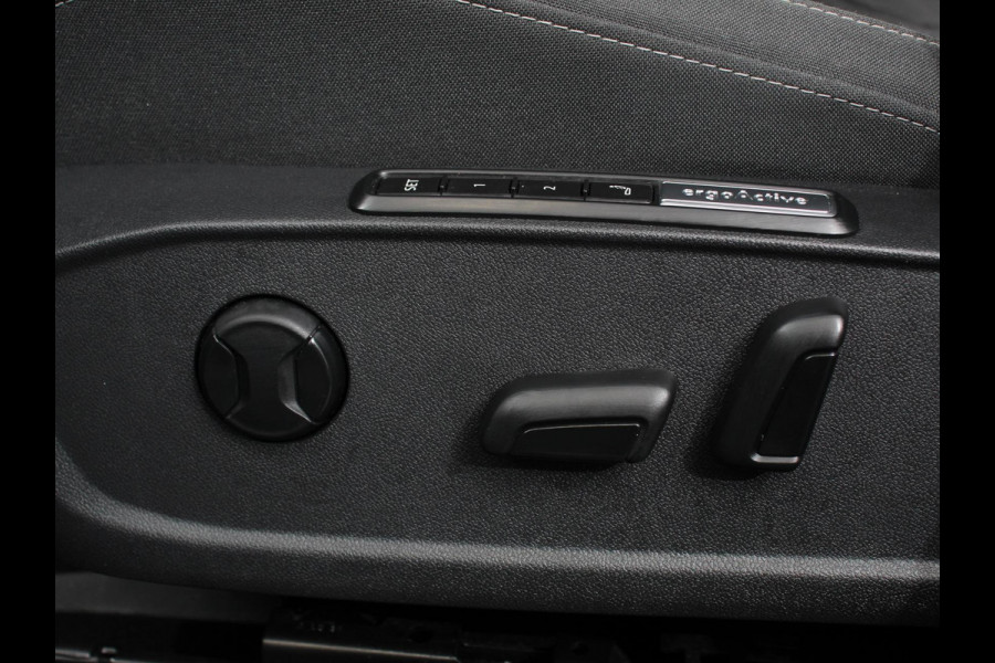 Volkswagen Golf 1.5 eTSI 150pk DSG Style Navigatie Apple Carplay/Android Auto Parkeersensoren Camera Park Assist Adaptive Cruise Control Blind Spot Assist Stoel- en stuurverwarming Ledverlichting Virtual Cockpit Lane Assist Climatronic