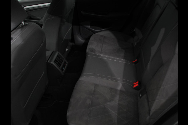 Volkswagen Golf 1.5 eTSI 150pk DSG Style Navigatie Apple Carplay/Android Auto Parkeersensoren Camera Park Assist Adaptive Cruise Control Blind Spot Assist Stoel- en stuurverwarming Ledverlichting Virtual Cockpit Lane Assist Climatronic