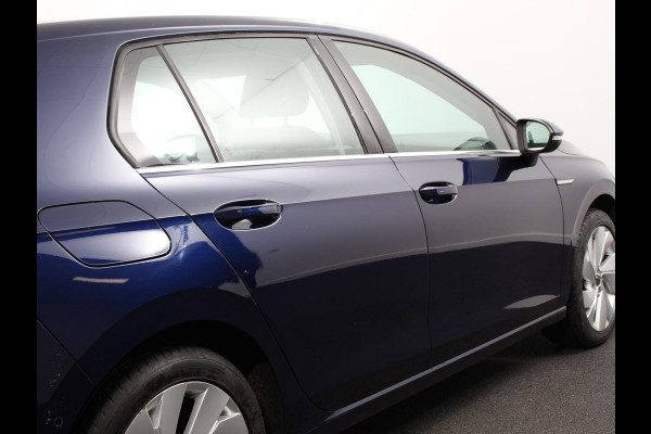 Volkswagen Golf 1.5 eTSI 150pk DSG Style Navigatie Apple Carplay/Android Auto Parkeersensoren Camera Park Assist Adaptive Cruise Control Blind Spot Assist Stoel- en stuurverwarming Ledverlichting Virtual Cockpit Lane Assist Climatronic