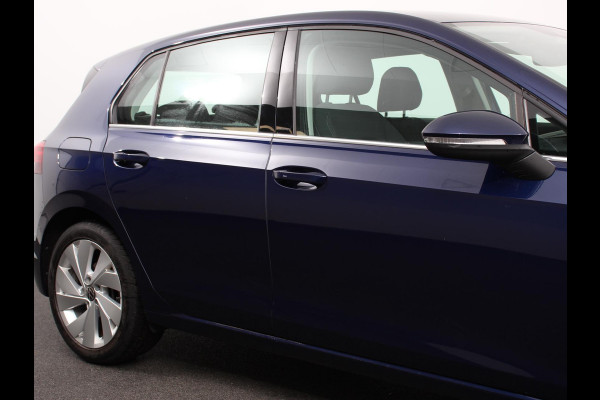 Volkswagen Golf 1.5 eTSI 150pk DSG Style Navigatie Apple Carplay/Android Auto Parkeersensoren Camera Park Assist Adaptive Cruise Control Blind Spot Assist Stoel- en stuurverwarming Ledverlichting Virtual Cockpit Lane Assist Climatronic