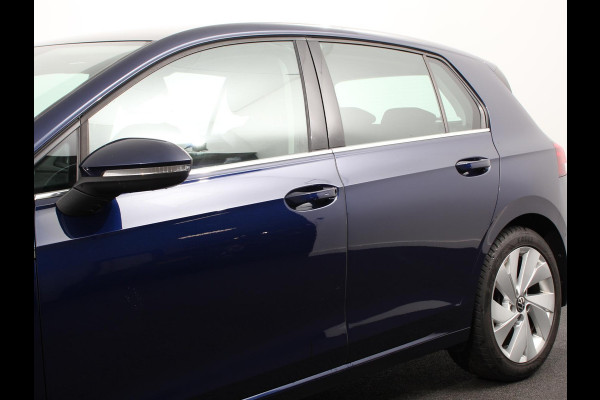 Volkswagen Golf 1.5 eTSI 150pk DSG Style Navigatie Apple Carplay/Android Auto Parkeersensoren Camera Park Assist Adaptive Cruise Control Blind Spot Assist Stoel- en stuurverwarming Ledverlichting Virtual Cockpit Lane Assist Climatronic