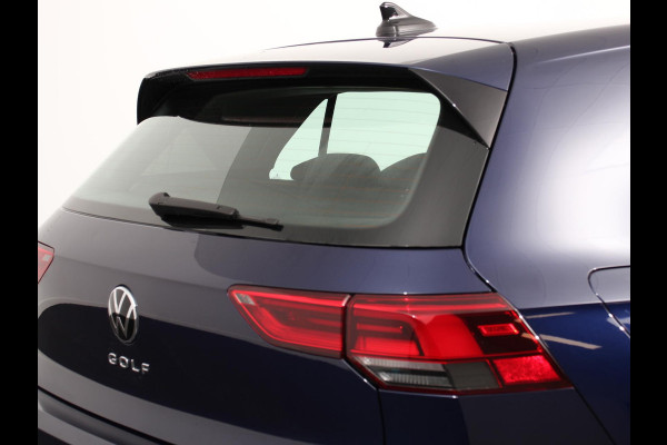Volkswagen Golf 1.5 eTSI 150pk DSG Style Navigatie Apple Carplay/Android Auto Parkeersensoren Camera Park Assist Adaptive Cruise Control Blind Spot Assist Stoel- en stuurverwarming Ledverlichting Virtual Cockpit Lane Assist Climatronic
