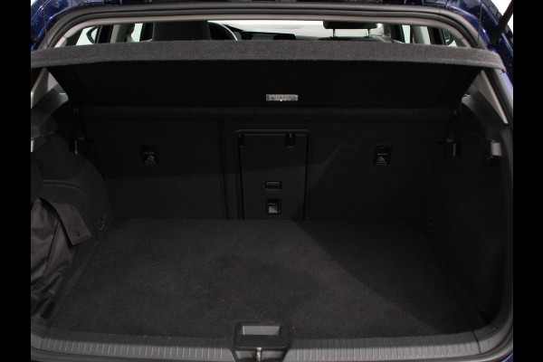 Volkswagen Golf 1.5 eTSI 150pk DSG Style Navigatie Apple Carplay/Android Auto Parkeersensoren Camera Park Assist Adaptive Cruise Control Blind Spot Assist Stoel- en stuurverwarming Ledverlichting Virtual Cockpit Lane Assist Climatronic