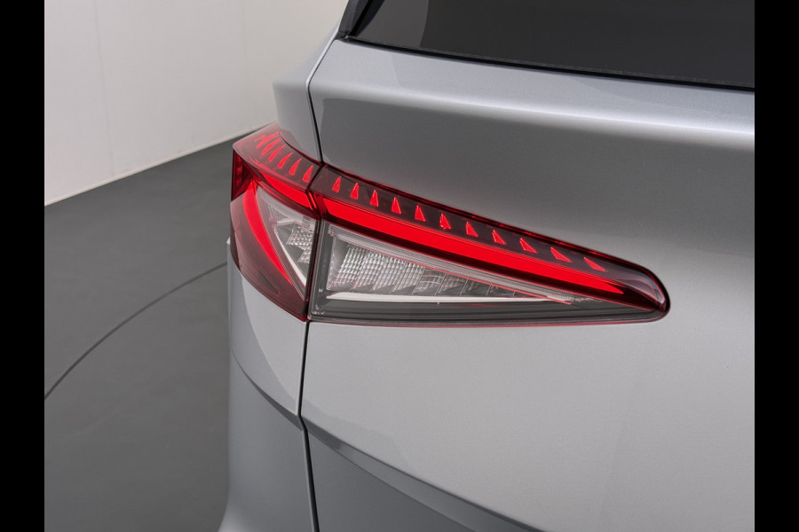 Škoda ENYAQ iV 60 SOH 90% Warmtepomp Trekhaak Panoramadak Adap.Cruise Navi Ecc 360°Camera Apple Carplay Android Auto Stuurverwarming Privacy Glas Lmv 19" Led matrix Keyless advanced Rijstrooksensor Origineel Nederlandse Auto