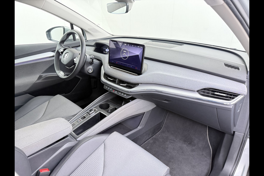 Škoda ENYAQ iV 60 SOH 90% Warmtepomp Trekhaak Panoramadak Adap.Cruise Navi Ecc 360°Camera Apple Carplay Android Auto Stuurverwarming Privacy Glas Lmv 19" Led matrix Keyless advanced Rijstrooksensor Origineel Nederlandse Auto
