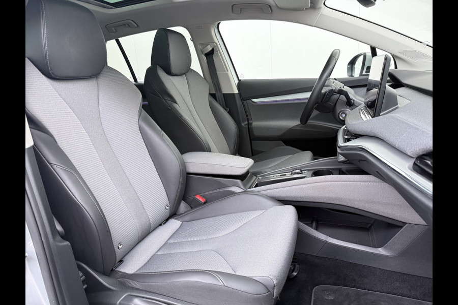 Škoda ENYAQ iV 60 SOH 90% Warmtepomp Trekhaak Panoramadak Adap.Cruise Navi Ecc 360°Camera Apple Carplay Android Auto Stuurverwarming Privacy Glas Lmv 19" Led matrix Keyless advanced Rijstrooksensor Origineel Nederlandse Auto
