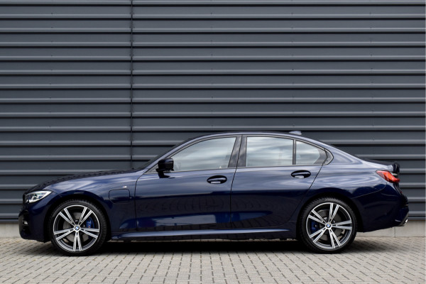 BMW 3 Serie 330e M Sport Individual | 19'' Wielen | Lederen Bekleding | CarPlay | Audio Media Pack | 1e Eigenaar |