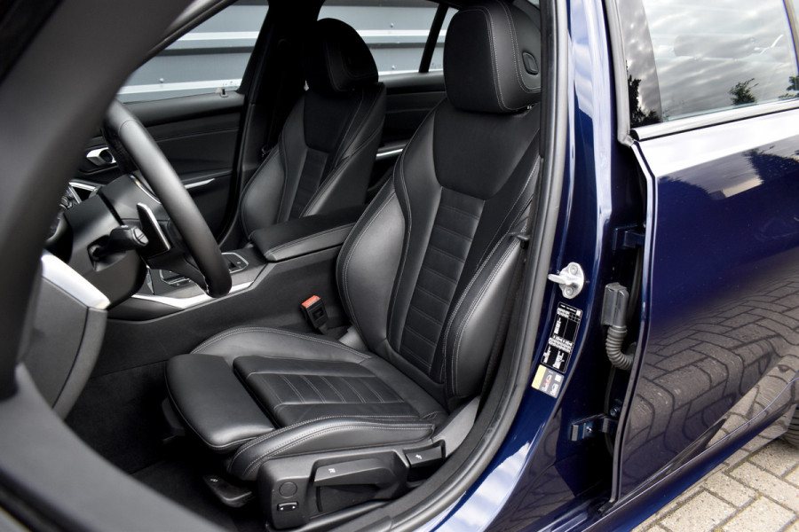 BMW 3 Serie 330e M Sport Individual | 19'' Wielen | Lederen Bekleding | CarPlay | Audio Media Pack | 1e Eigenaar |