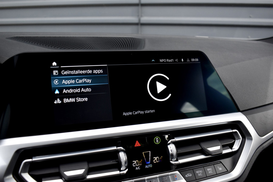 BMW 3 Serie 330e M Sport Individual | 19'' Wielen | Lederen Bekleding | CarPlay | Audio Media Pack | 1e Eigenaar |