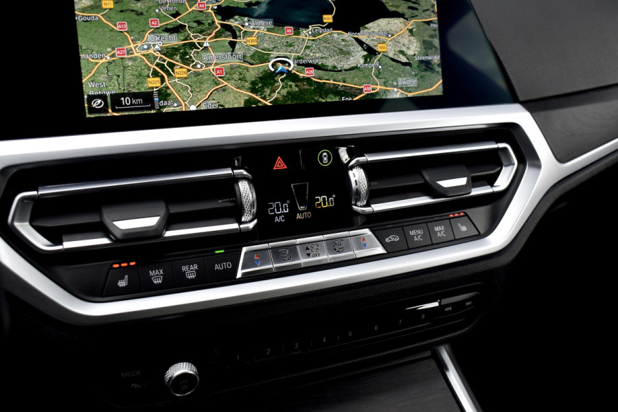 BMW 3 Serie 330e M Sport Individual | 19'' Wielen | Lederen Bekleding | CarPlay | Audio Media Pack | 1e Eigenaar |