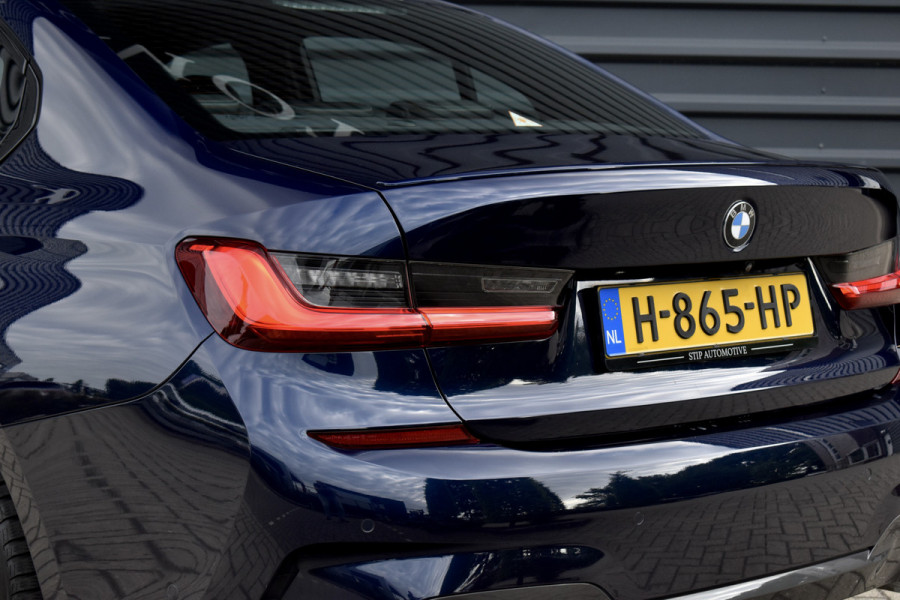 BMW 3 Serie 330e M Sport Individual | 19'' Wielen | Lederen Bekleding | CarPlay | Audio Media Pack | 1e Eigenaar |