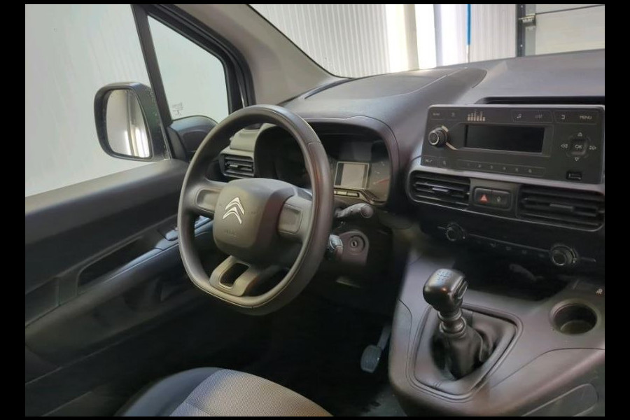 Citroën Berlingo 1.2 Benzine 111PK Euro6 / Distributie is vervangen / Trekhaak / RVS imperiaal  / Schuifdeur / Airco / Pdc./