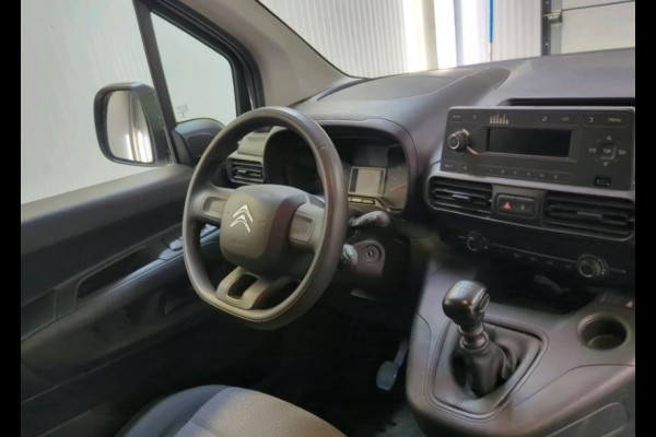 Citroën Berlingo 1.2 Benzine 111PK Euro6 / Distributie is vervangen / Trekhaak / RVS imperiaal  / Schuifdeur / Airco / Pdc./