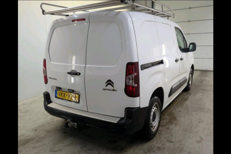 Citroën Berlingo 1.2 Benzine 111PK Euro6 / Distributie is vervangen / Trekhaak / RVS imperiaal  / Schuifdeur / Airco / Pdc./