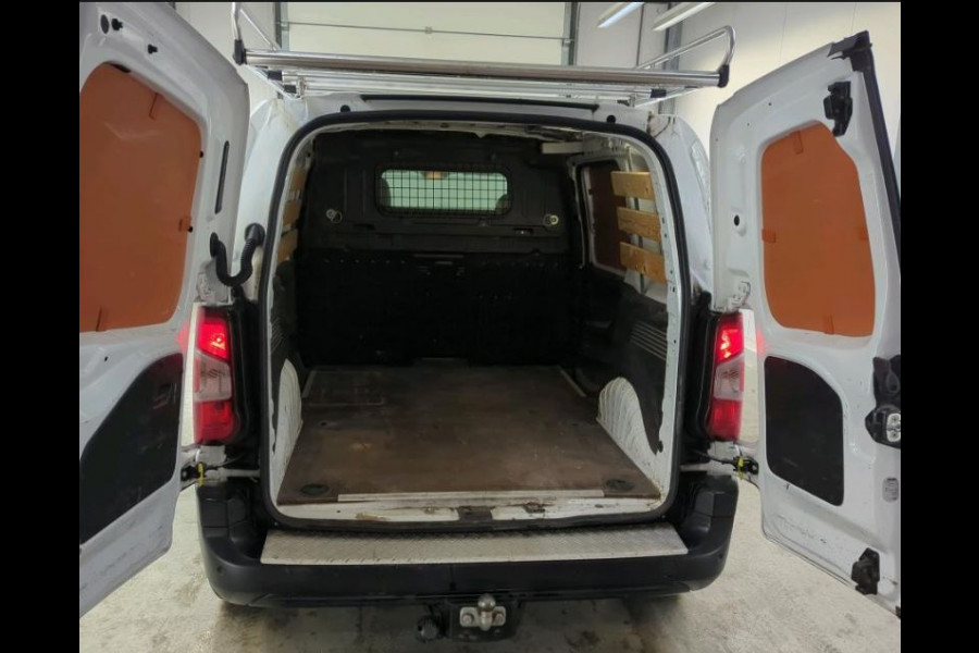 Citroën Berlingo 1.2 Benzine 111PK Euro6 / Distributie is vervangen / Trekhaak / RVS imperiaal  / Schuifdeur / Airco / Pdc./