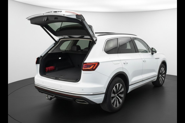 Volkswagen Touareg 3.0 TSi eHybrid ATMOSPHERE 4MOTION TREKHAAK/HEAD-UP/PANORAMADAK
