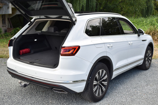 Volkswagen Touareg 3.0 TSi eHybrid ATMOSPHERE 4MOTION TREKHAAK/HEAD-UP/PANORAMADAK