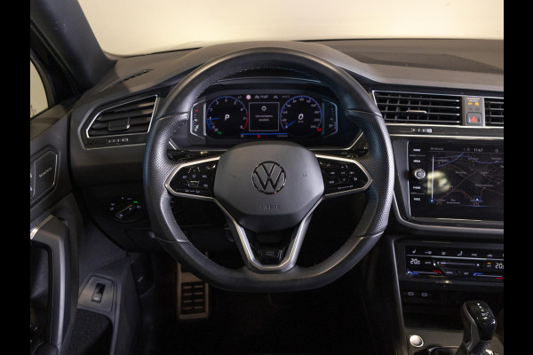 Volkswagen Tiguan 1.5 TSI 2x R-Line / 150pk / Panorama dak / Rondomzicht camera / Leder /