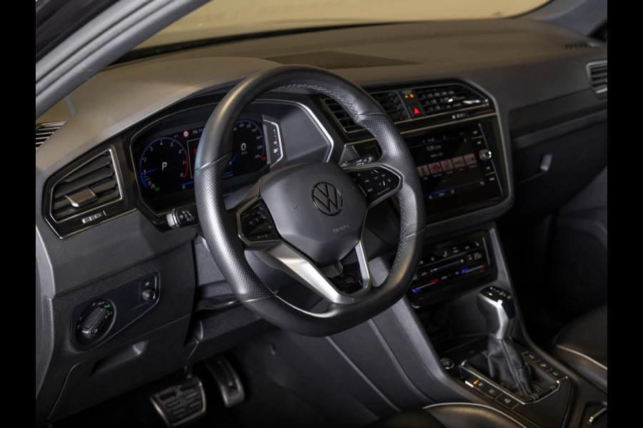 Volkswagen Tiguan 1.5 TSI 2x R-Line / 150pk / Panorama dak / Rondomzicht camera / Leder /