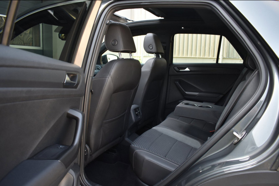 Volkswagen T-Roc 1.5 TSI Sport R-Line | PANODAK | VIRTUAL COCKPIT | APPLE CARPLAY | ANDROID AUTO | NAP | ADAPTIEVE CRUISE CONTROLE