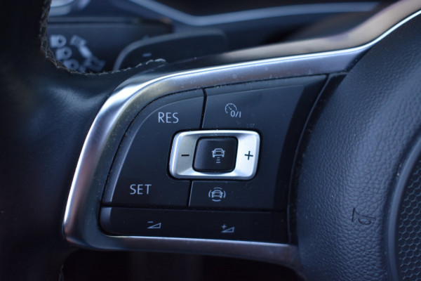 Volkswagen T-Roc 1.5 TSI Sport R-Line | PANODAK | VIRTUAL COCKPIT | APPLE CARPLAY | ANDROID AUTO | NAP | ADAPTIEVE CRUISE CONTROLE