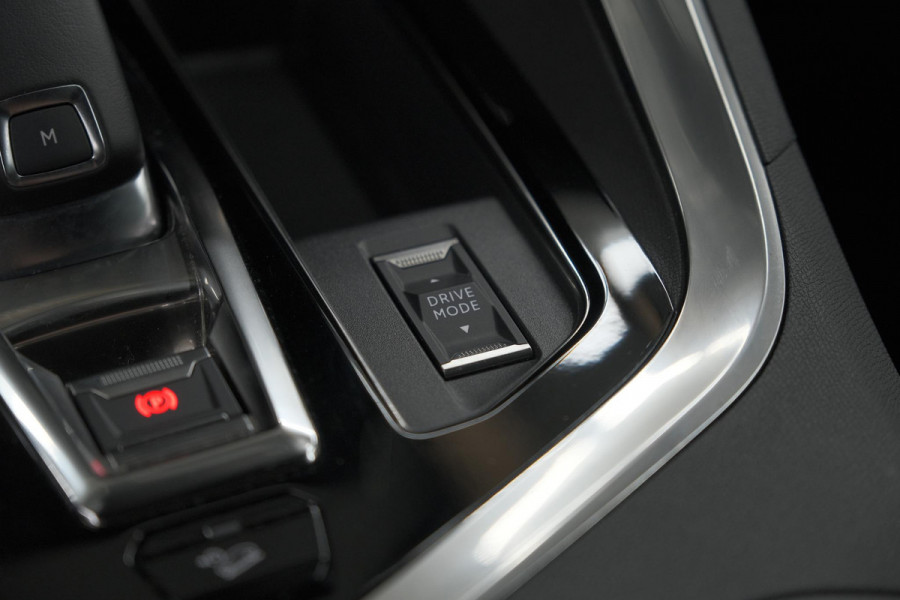 Peugeot 5008 1.6 PureTech 180 EAT8 GT Pack | COMPLEET! | Schuif-/Kanteldak | 360 Camera | Trekhaak | Focal Premium Audio