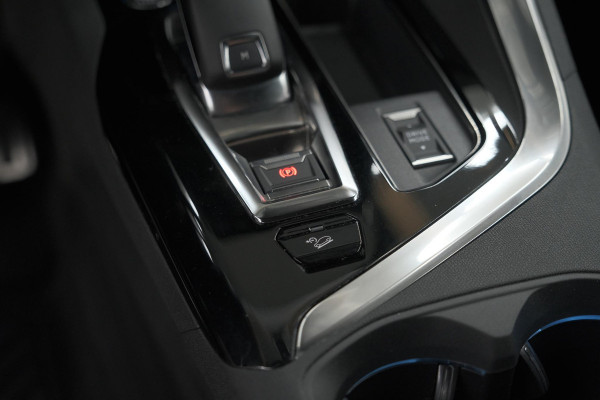 Peugeot 5008 1.6 PureTech 180 EAT8 GT Pack | COMPLEET! | Schuif-/Kanteldak | 360 Camera | Trekhaak | Focal Premium Audio