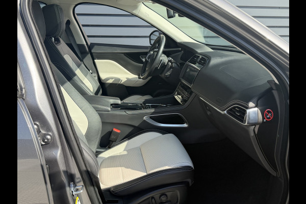 Jaguar F-Pace 2.0 Portfolio AWD AUTOMAAT / R Sport / Panorama Dak / Camera / 42000 KM  / 1 e eig
