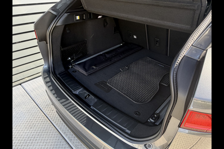 Jaguar F-Pace 2.0 Portfolio AWD AUTOMAAT / R Sport / Panorama Dak / Camera / 42000 KM  / 1 e eig