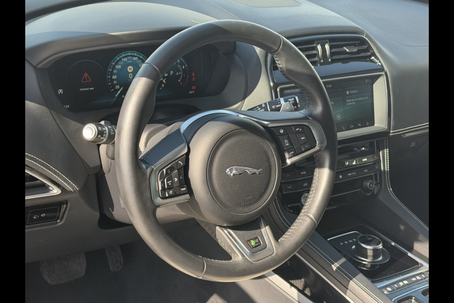 Jaguar F-Pace 2.0 Portfolio AWD AUTOMAAT / R Sport / Panorama Dak / Camera / 42000 KM  / 1 e eig