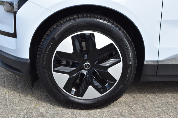 Volvo EX30 Extended Range 272PK Core 69 kWh | All season | Stoelverwarming | Stuurverwarming | ACC | Blis