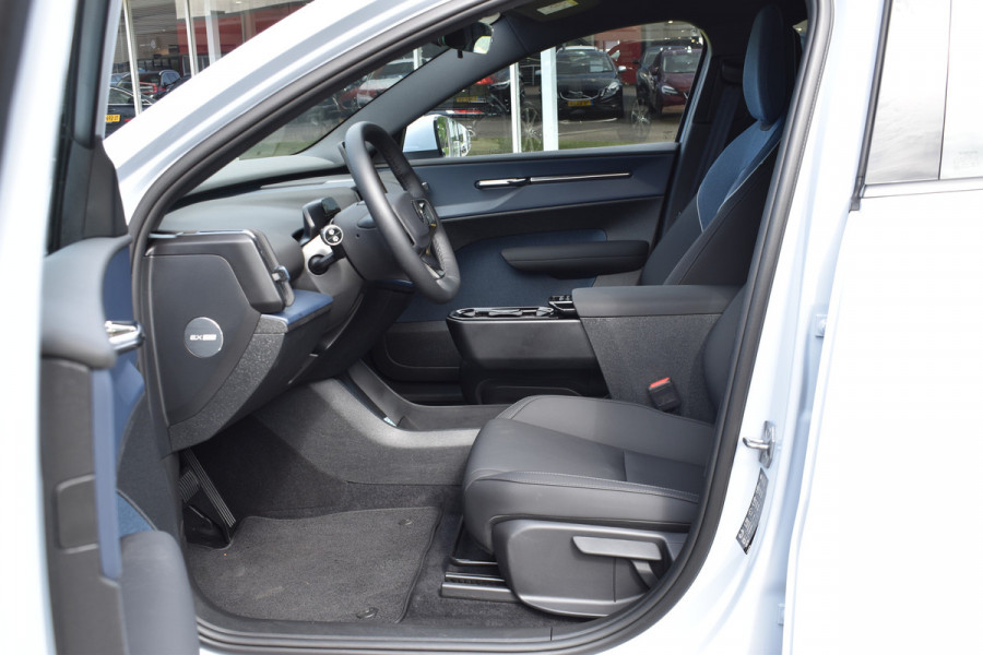 Volvo EX30 Extended Range 272PK Core 69 kWh | All season | Stoelverwarming | Stuurverwarming | ACC | Blis