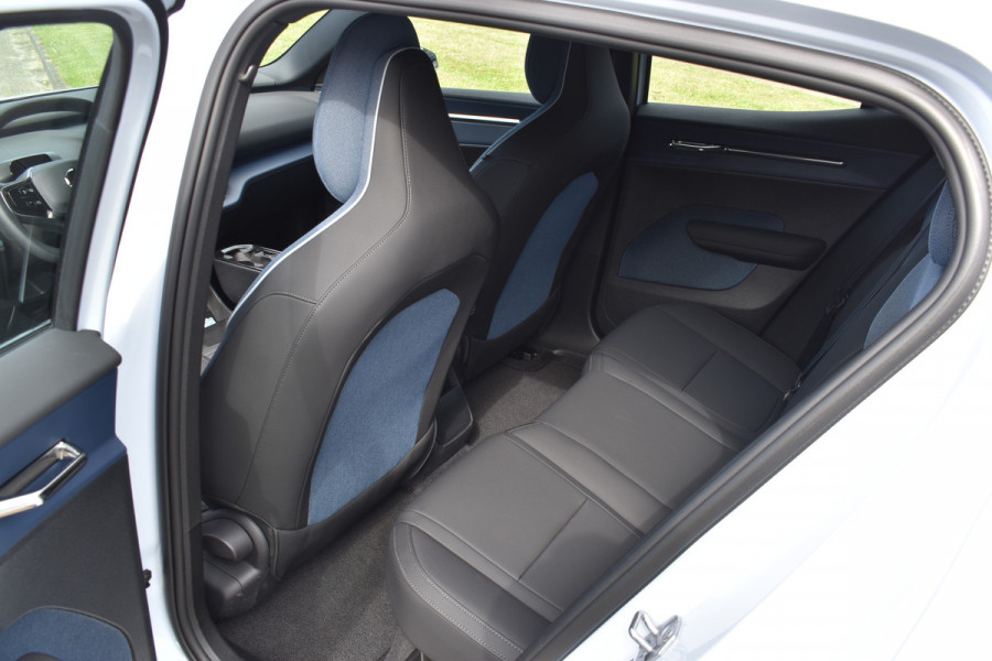 Volvo EX30 Extended Range 272PK Core 69 kWh | All season | Stoelverwarming | Stuurverwarming | ACC | Blis