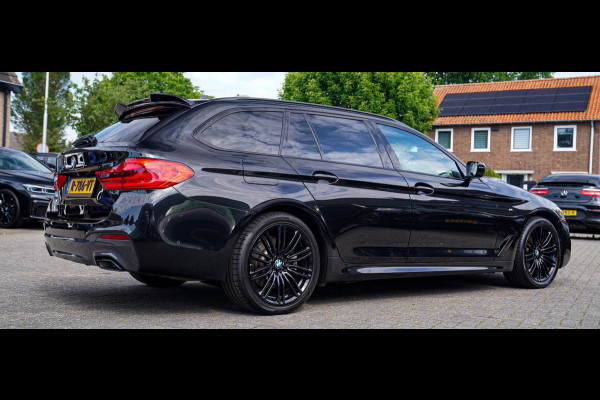 BMW 5 Serie Touring 520i High Executive | M-Pakket | Harman/Kardon | Panorama | Camera | Head up Display | LED | Trekhaak |