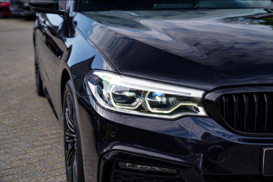 BMW 5 Serie Touring 520i High Executive | M-Pakket | Harman/Kardon | Panorama | Camera | Head up Display | LED | Trekhaak |