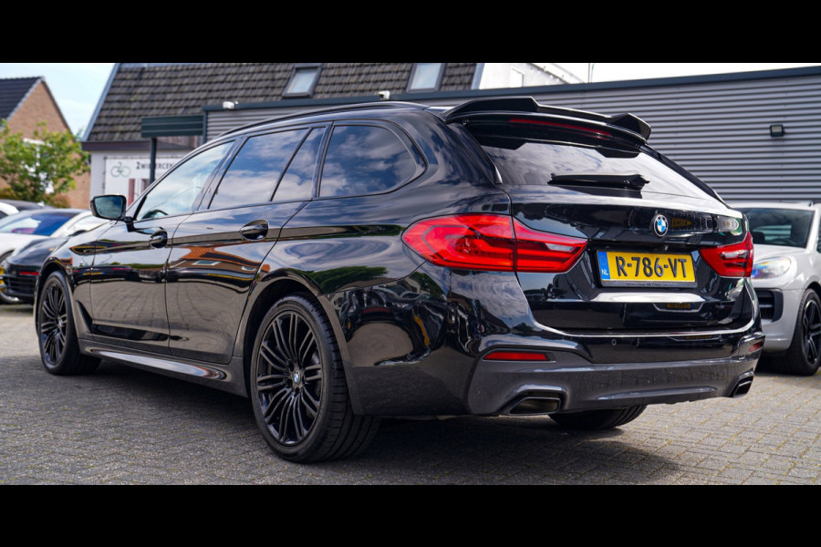 BMW 5 Serie Touring 520i High Executive | M-Pakket | Harman/Kardon | Panorama | Camera | Head up Display | LED | Trekhaak |