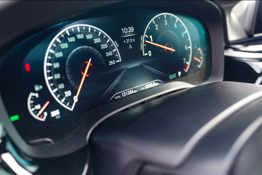 BMW 5 Serie Touring 520i High Executive | M-Pakket | Harman/Kardon | Panorama | Camera | Head up Display | LED | Trekhaak |